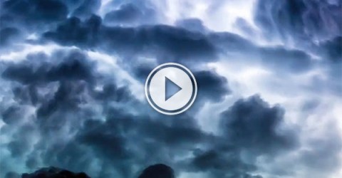 Time-lapse storm off the Queensland coast (Video)