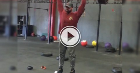 Can you balance on a hoverboard and lift weights? This guy can! (Video)