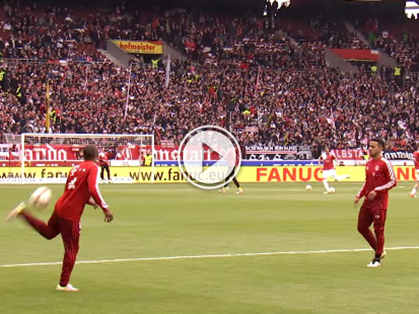 Douglas Costa and Thiago Alcantara really caught the eye when warming up for FC Bayern’s meeting with VfB Stuttgart.