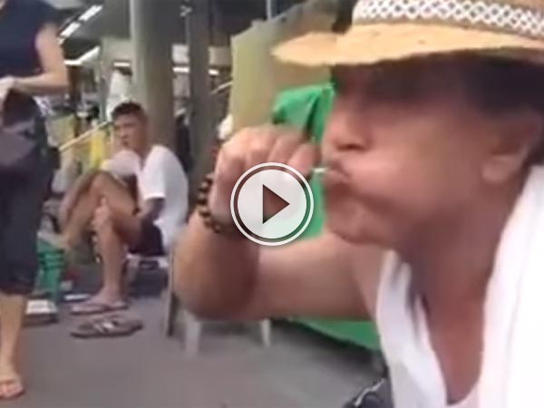 Guy carves lollipops in the image of Tourist.