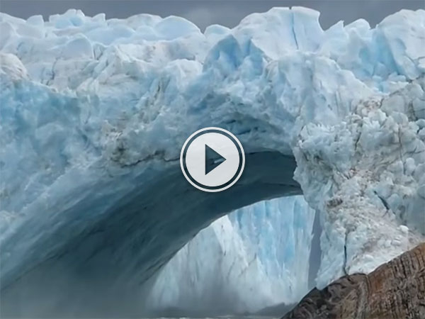 Glacial bridge collapsing in Argentina (Video)