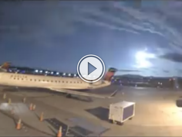 Is this actual proof of an alien landing? - Nah, just a meteorite! (Video)