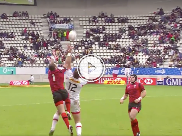 In rugby, these one handed catches are rare! (Video)