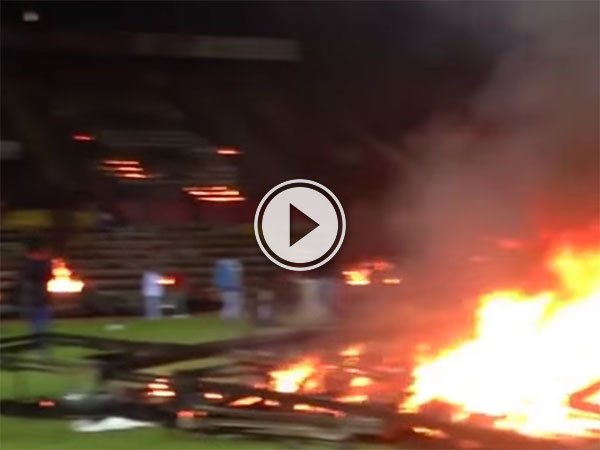 Turkish fans burn down old stadium (Video)