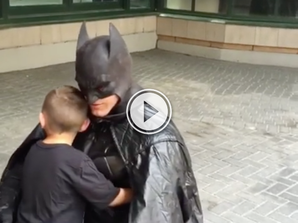 Toronto Batman comes out of retirement to visit a brave kid (Video)