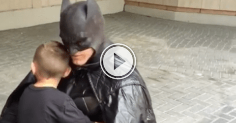 Toronto Batman comes out of retirement to visit a brave kid (Video)