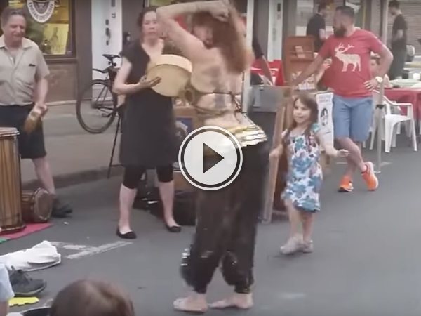 When kids try to dance along, it's aways gonna be cute! (Video)
