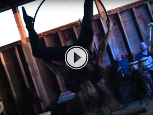 When dancers combine hoops and aerial work, I'm hypnotized! (Video)