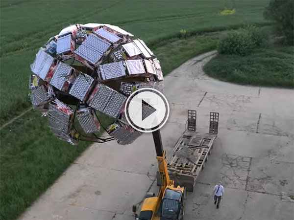5000 Fireworks Deathstar from inventor Colin Furze (Video)
