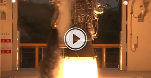 Test fire of a 75-ton liquid-fuel rocket engine (Video)