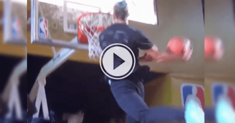 Canadian gets pulled out a crowd, slams down a tomahawk! (Video)