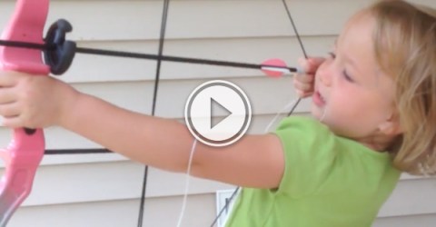 Adorable girl uses bow to pull out tooth (Video)