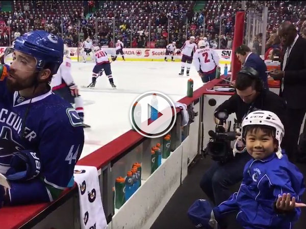 The front row of this area is a splash zone! (Video)