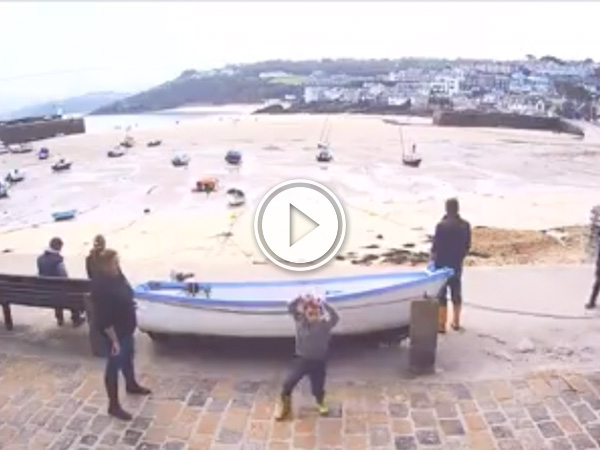 Autistic kid nails Thriller dance