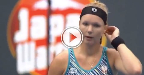 She goes for the serve, and derps it of her head (Video)