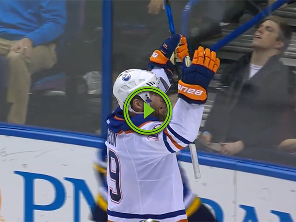 Pat Marroon gets emotional when he sees his son celebrate his goal