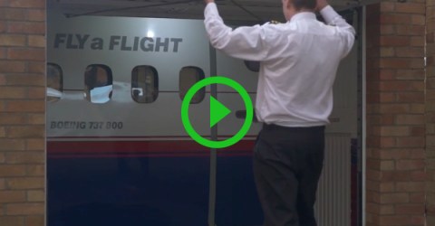 Pilot builds awesome flying simulator in his garage (Video)
