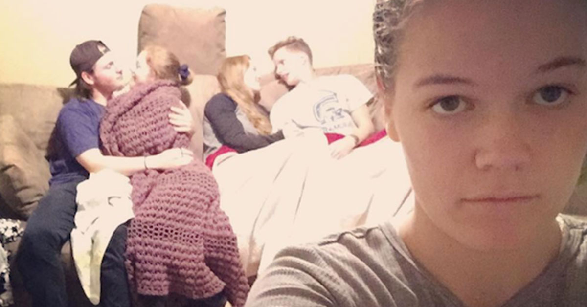 Women documents her life as a third wheel (16 Photos)