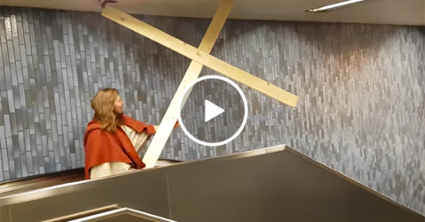 Man dressed as Jesus encounters trouble on escalator (Video)