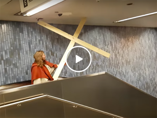 Man dressed as Jesus encounters trouble on escalator (Video)