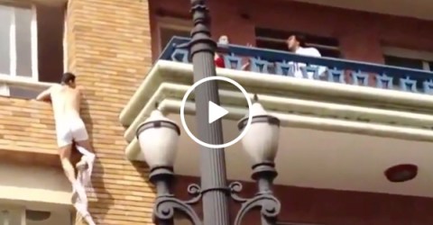 Acrobatic cheater escapes through second-story window during rush hour (Video)