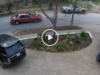 Insane footage of construction workers chasing a tool thief (Video)