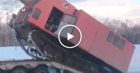 Truck falls mounting a trailer