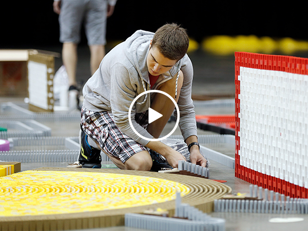 A Pizza Hut dominoes structure