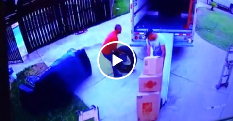 Guy catches scumbag worker faking injury to get money (Video)