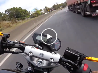Guy wearing flip flops crashes motorcycle on Brazilian highway (Video)