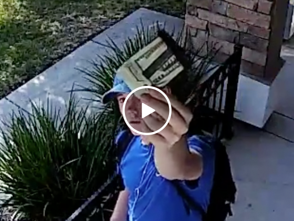 Teen returns wallet with $1500 | restores faith in humanity (Video)