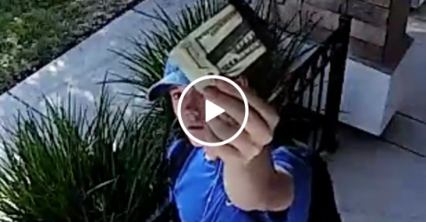 Teen returns wallet with $1500 | restores faith in humanity (Video)