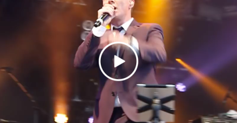 Rick Astley stops concert mid performance to break up a fight (Video)
