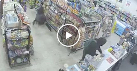 Guy Tries to Rob A Store but a Good Samaritan Stops Him
