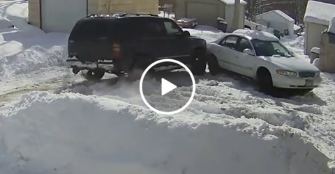 Lazy man learns hard lesson after failing to clear snow (Video)