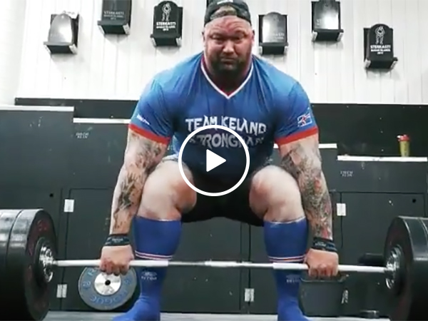 The Mountain from Game of Thrones deadlifts 1,000 Pounds