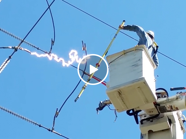 Electrician gets close cal with 115kv bolt of electricity (Video)