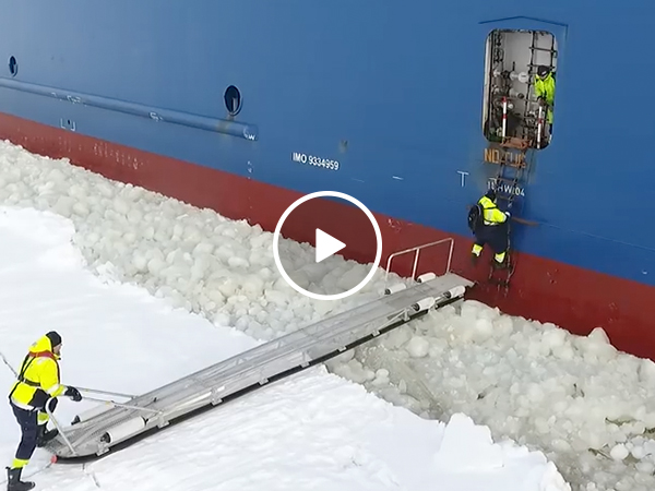 Pilot steps onto moving ship sailing through thick ice water (Video)