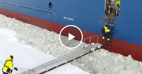 Pilot steps onto moving ship sailing through thick ice water (Video)