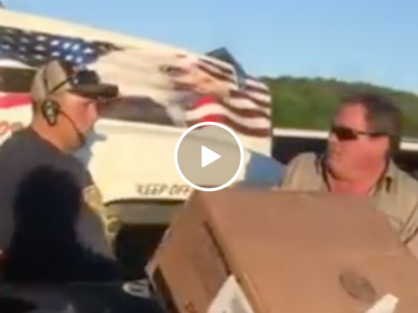 Douchebag truck driver gets knocked the f*ck out! (Video)