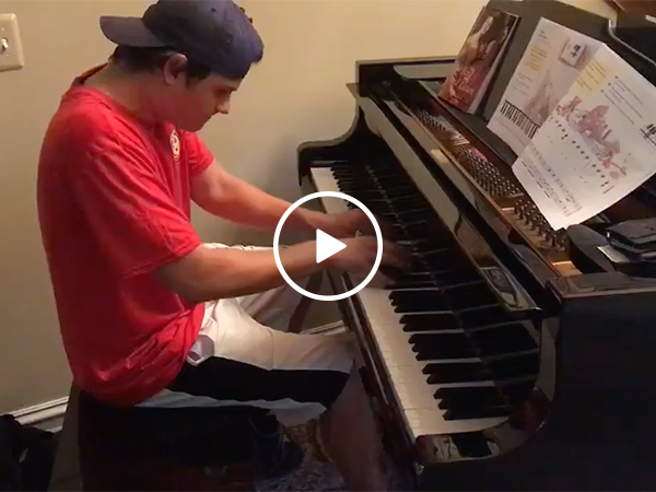 Kid Plays Mozart on Piano of Home He Delivered Pizza To