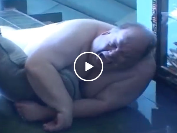 Drunkest hotel guest in HISTORY versus a pissed off staff (Video)